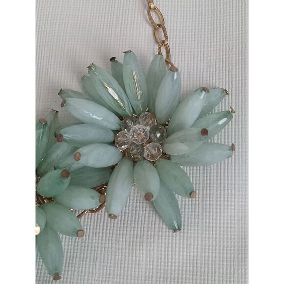 Green Blue Triple Flower Beaded Design Gold Toned Chain Statement Style Necklace - Picture 6 of 10